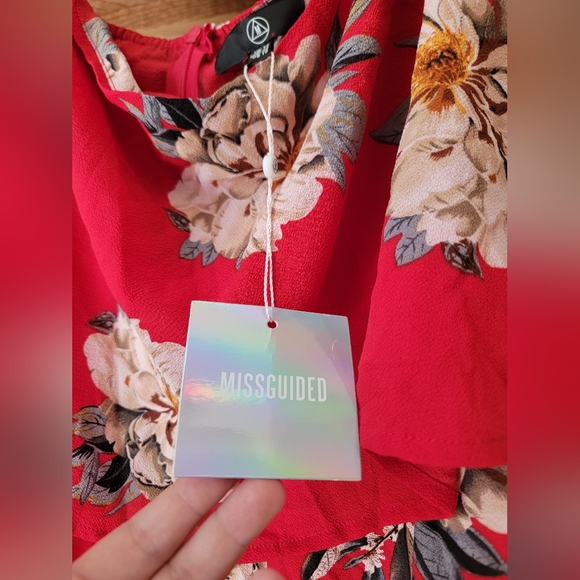 Missguided Red Floral Crepe Overlay Bardot Playsuit Womens Size 10 NWT - Picture 7 of 8